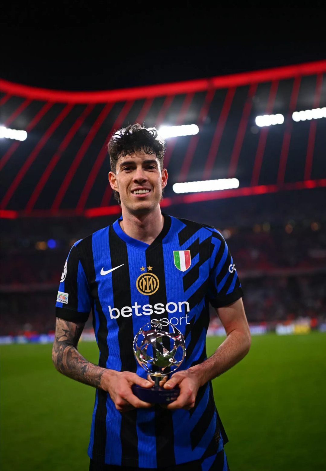 阿森纳险胜皇马，莱万乌龙送礼欧冠的简单介绍