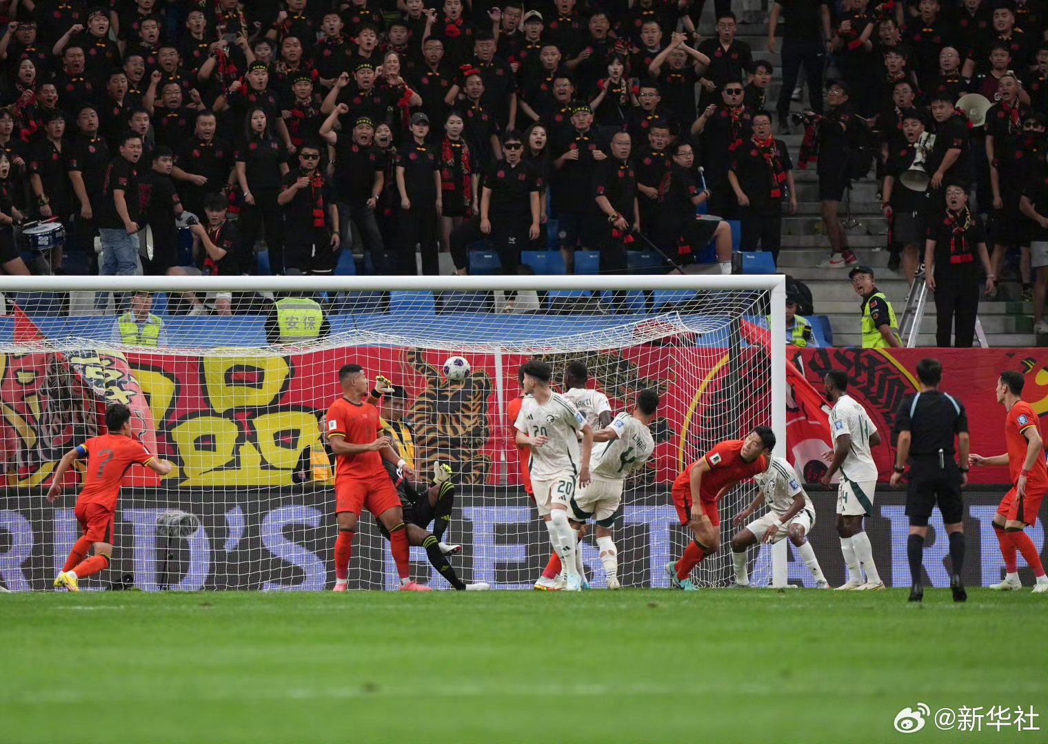 切尔西战平本菲卡，博格巴乌龙送礼世界杯